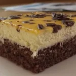 Eierlikörkuchen mit saftigem Nussboden