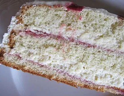 Himbeer-Vanillebuttercreme-Torte