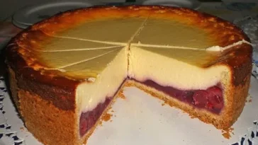 Käsekuchen mit Kirschen