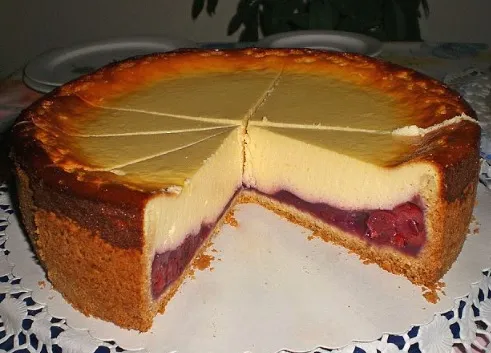 Käsekuchen mit Kirschen