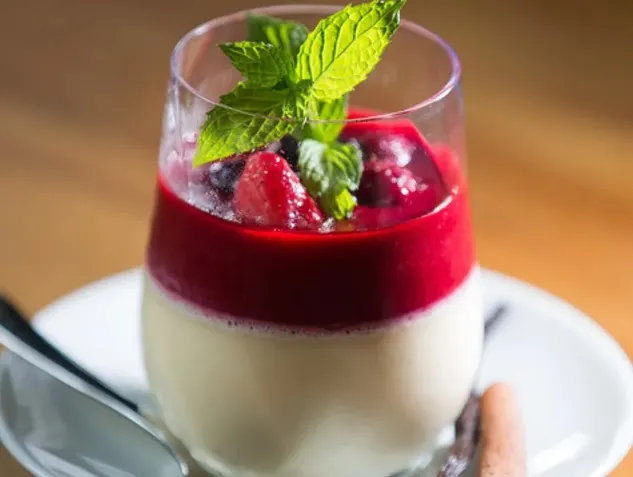 Panna cotta mit Erdbeersauce