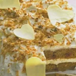 Schokoladen – Weichsel – Torte mit weißen Herzen