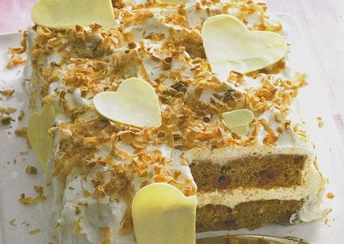 Schokoladen – Weichsel – Torte mit weißen Herzen