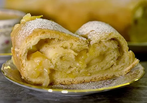 Apfel Vanillecreme Strudel