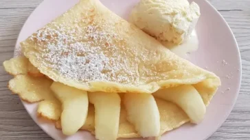 Crêpes mit karamellisierten Äpfeln