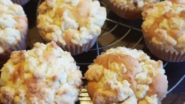 Goldige Pfirsichmuffins