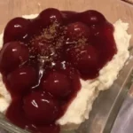 Grießbrei mit Kirschen