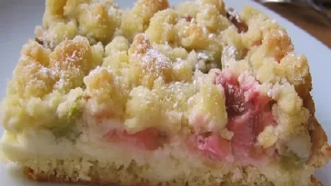 Rhabarberkuchen mit Quarkcreme und Streuseln