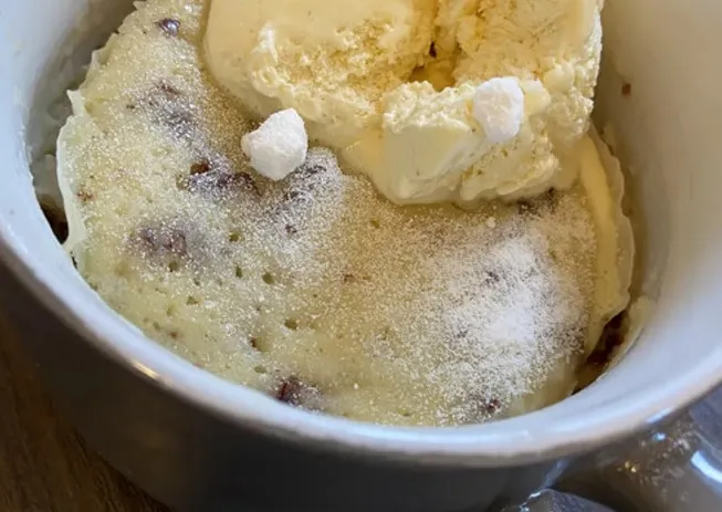 Saftiger Tassenkuchen mit Joghurt aus der Mikrowelle