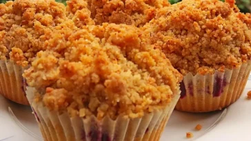 Brombeermuffins mit Nussstreusel