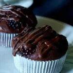 Double Chocolate Muffins mit Brombeeren