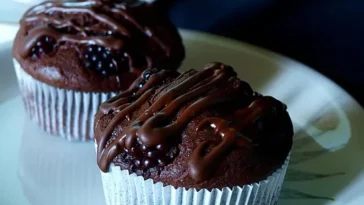 Double Chocolate Muffins mit Brombeeren