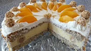 Giotto - Nuss - Torte mit Pfirsichen