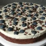 Heidelbeer-Quark-Torte mit Oreo- und Brownieboden