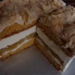 Schneemoussetorte mit Rhabarber