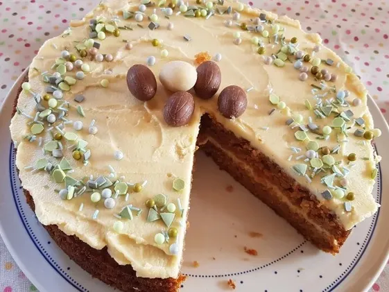 Möhren-Kuchen mit Cream Cheese-Frosting