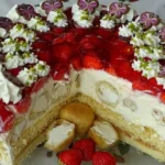 Windbeuteltorte mit Erdbeeren und Eierlikör