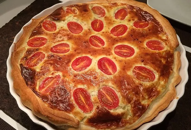 Gorgonzolatarte mit Kirschtomaten