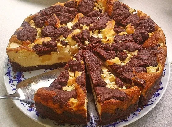 Laras Apfel Amaretto Zupfkuchen