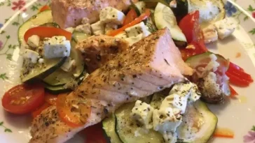 Low-Carb-Lachs mit Ofengemüse