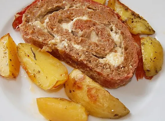 Mediterraner Hackbraten mit Oregano-Kartoffeln