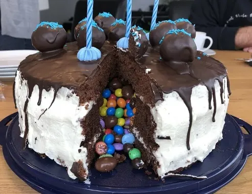 Piñata Torte mit Smarties