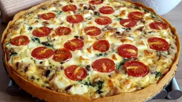 Quiche mit Spinat-Feta-Tomaten und Pinienkernen