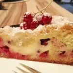 Ribisel-Topfen Kuchen mit Streuseln