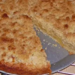 Veganer Zwetschgenkuchen mit Zimtstreuseln