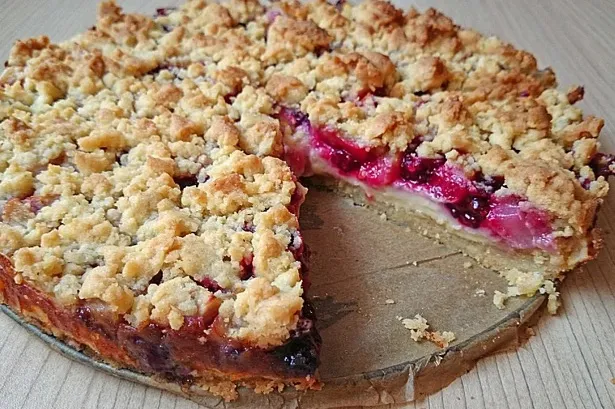 Zwetschgen-Streuselkuchen mit Pudding