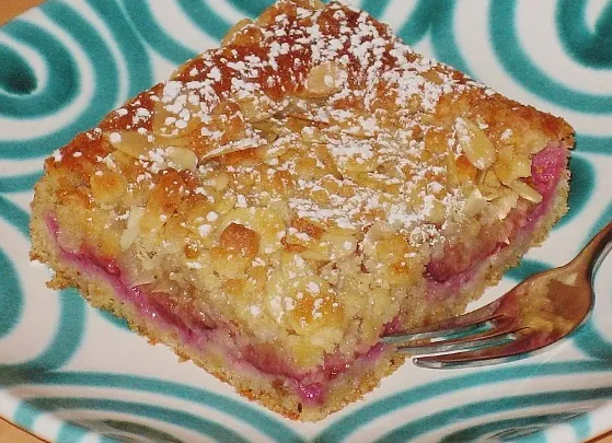 Zwetschgenkuchen mit Marzipanstreusel