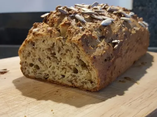 low-carb-brot-mit-sonnenblumenkernen