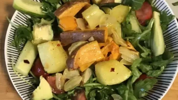 Herbstsalat mit gerösteten Süßkartoffeln