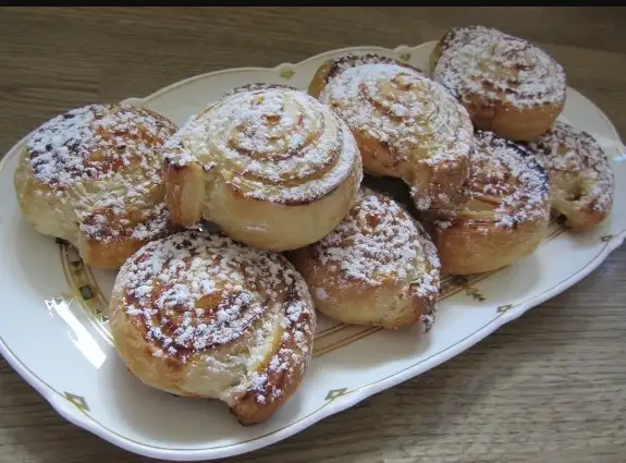 Süße Blätterteigschnecken