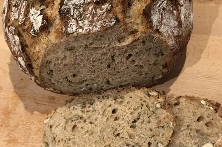 Dinkel-Bärlauchbrot mit Sonnenblumenkernen