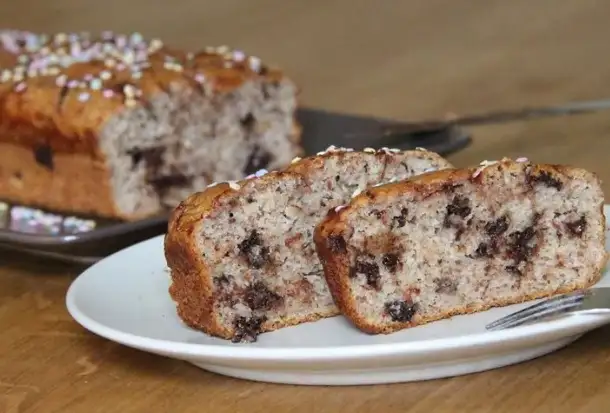 Saftiger veganer Bananenkuchen mit Dinkelvollkornmehl und Kokosmilch