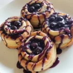 Blaubeer-Käsekuchen-Rollen