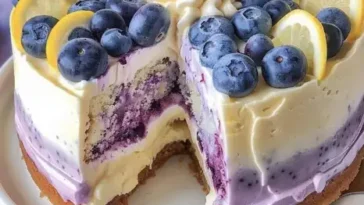 Zitronen-Blaubeer-Käsekuchen