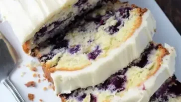 Blaubeer-Limetten-Rührkuchen mit Frischkäse-Zuckerguss