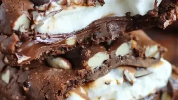 Mit Marshmallow gefüllte Rocky Road-Kekse