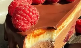 Schokoladen-Vanille-Käsekuchen mit Heidelbeeren