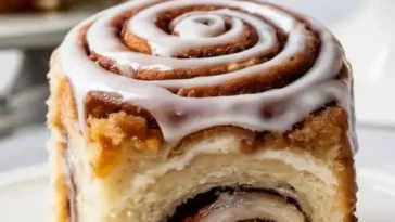 hefeteig-zimtschneckenkuchen-cinnamon-buns-cake