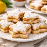 Leckere selbstgemachte Plätzchen auf einem Teller