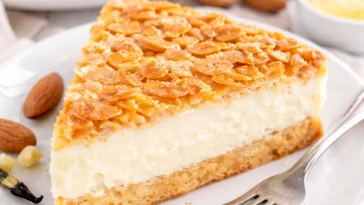 Klassisches Bienenstich Rezept mit Hefeteig wie von Oma