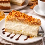 Traditionelles Bienenstich Gebäck mit Sahnefüllung und knusprigem Mandelbelag