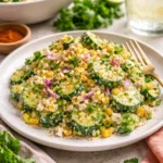 Hausgemachter mexikanischer Gurkensalat mit frischen Zutaten