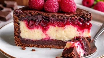Himbeer-Brownie-Cheesecake, köstlicher Kuchen für jeden Anlass
