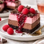 Himbeer-Schokoladen-Lava-Cupcakes mit schmelzendem inneren Kern