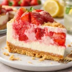 Leckere Erdbeer-Shortcake-Cheesecake mit frischen Erdbeeren und cremiger Füllung
