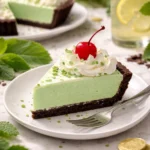 Leckere Mint Shake Torte mit frischer Minze und cremiger Schokoladenschicht.